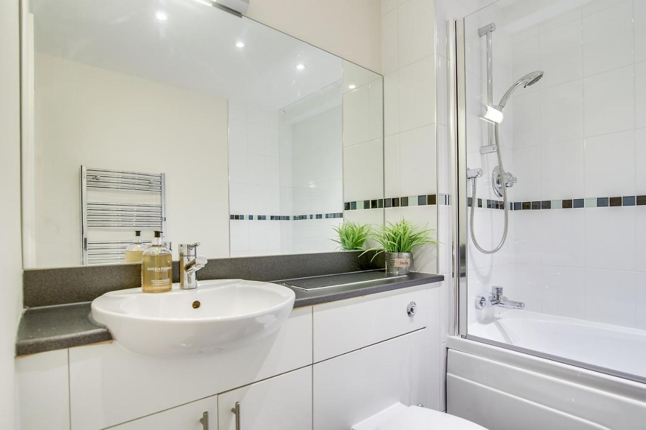 Central Granville Broad Street Apartments Бирмингем Номер фото